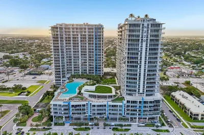 220 LAKE SHORE Drive #1913 1