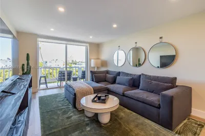 910 Michigan Ave #502 1