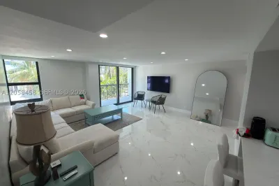 1800 Collins Ave #3H 1