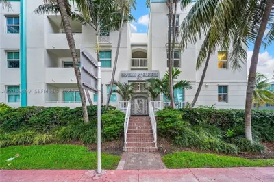 9172 Collins Ave #302 1