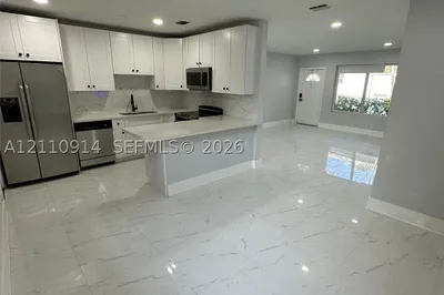 8 NW 169th St #8 1