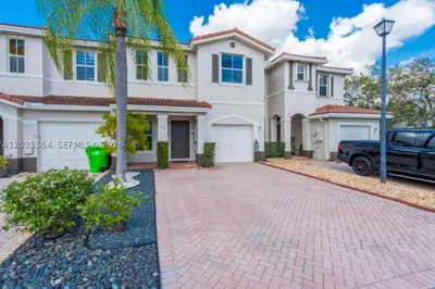 102 Riverwalk Cir #102 1