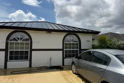 14300 SW 51st St 0 1