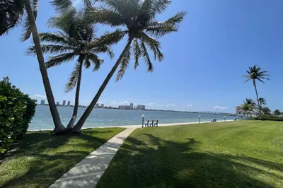 401 Lake Shore Drive #301 1
