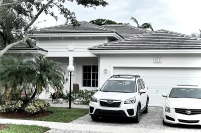 353 NE 29th Ter 1