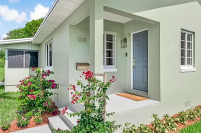 1201 N Palmway 1