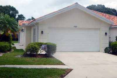 1727 SW Shady Lake Terrace 1