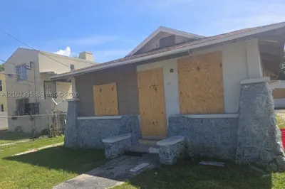 140 NW 60th St 1
