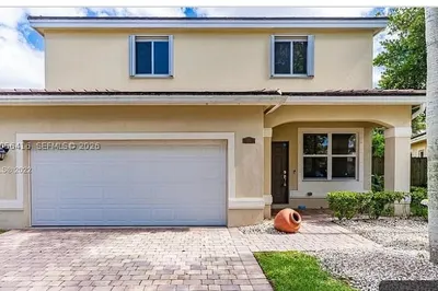657 SE 31st Ave 0 1