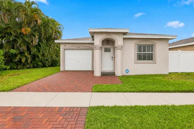 2118 E Ridge Circle E 1