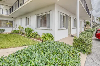 3040 Lake Osborne Drive #106 1