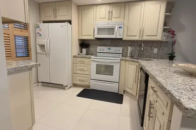 3800 OAKS CLUBHOUSE Drive #311 1