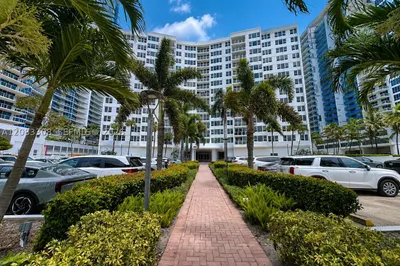 3505 S Ocean Dr #402 1
