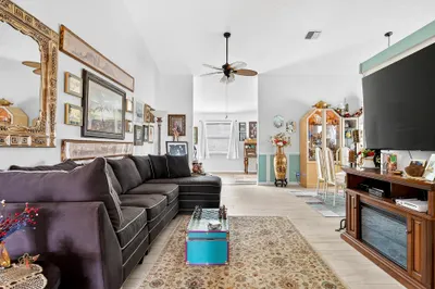 3862 Dafilee Circle 1