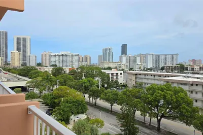 2200 E Hallandale Beach Blvd #709 1