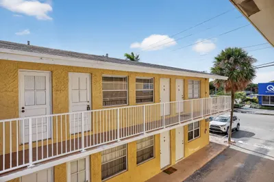 4051 NE 13TH Avenue NE #76-3 1