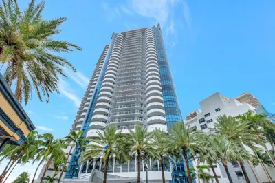 6301 Collins Ave #1007 1
