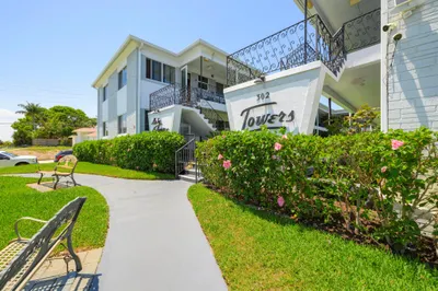 302 Lake Osborne Drive #15 1