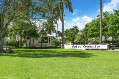 52 Camden Dr 1