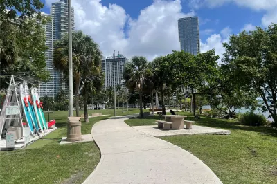 1750 N Bayshore Dr #2814 1