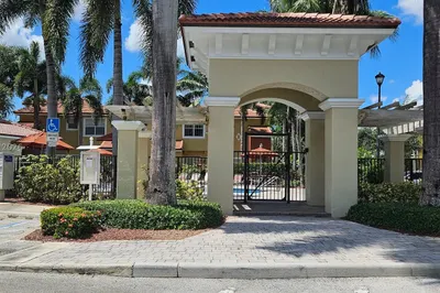 3311 Merrick Ln #902 1