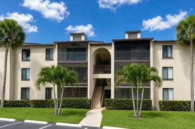 627 Sea Pine Way #C2 1