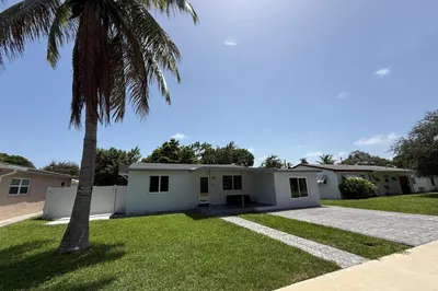 637 SW 2nd Street 1