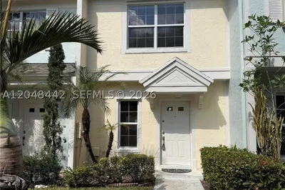 211 Mallory Ct #211+ DEN/OFFICE SPACE 1