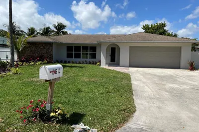 880 SW 20th Court 1