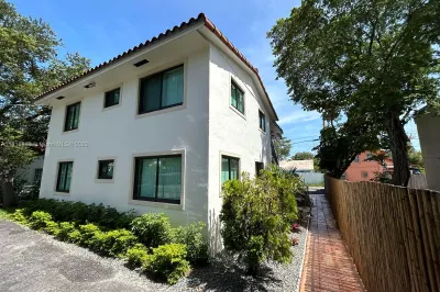 46 NW 35th St 1