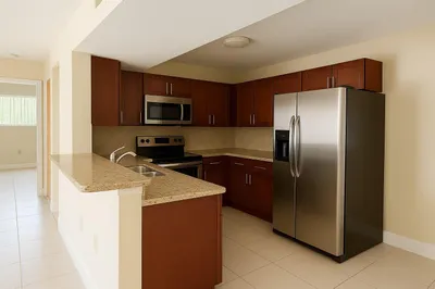 351 Palm Way #201