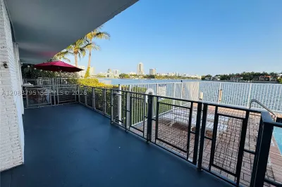 946 Bay Dr #7 1
