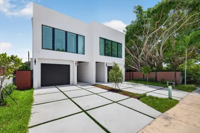 704 SW 9th Street 1