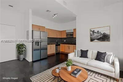 300 S Biscayne Blvd #PH-3903 1