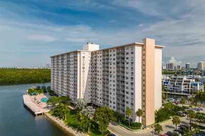 400 Kings Point Dr #822-23 1