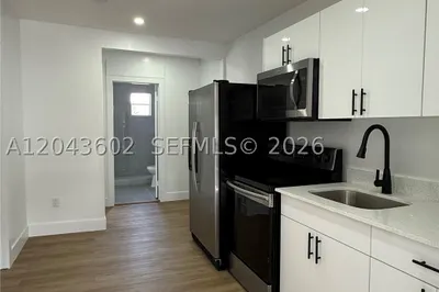 211 SW 10th Ave #4 1