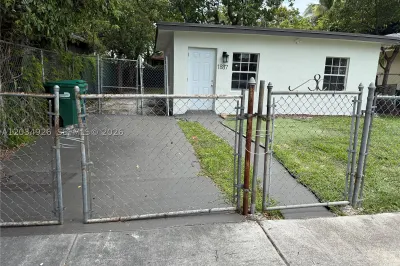 1887 NW 66th St 1