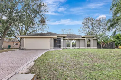 284 SW N Quick Circle 1