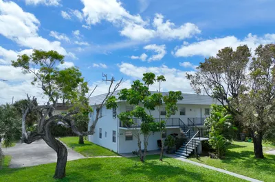 906 Foresteria Drive 1