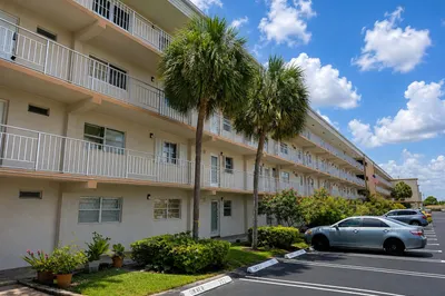 230 NE 26TH Avenue #404 1
