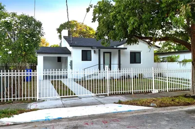 111 NW 42nd St 1