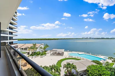 100 Lakeshore Drive #457 1