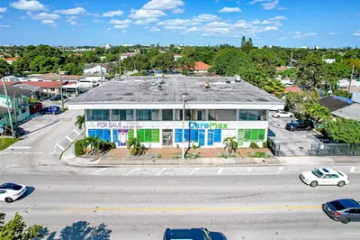 2433 NW 7th St 1