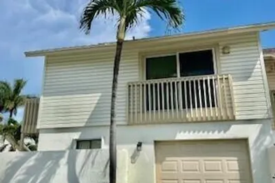 3021 Florida Boulevard 1