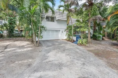 11000 NE 9th Ave 1