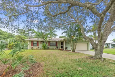 643 SW River Court 1