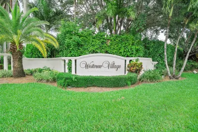 5725 NW 100th Ter 1