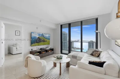 1010 Brickell Ave #3903 1