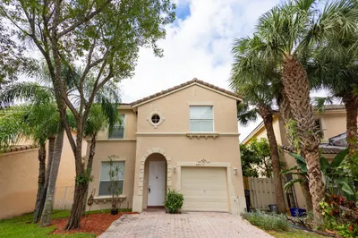 4331 Lake Lucerne Circle 1