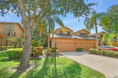 132 SE Crestwood Circle 1